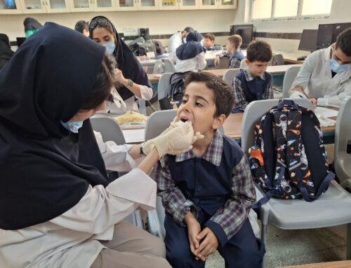 بازدید تیم دندان‌پزشکی از مدرسه شهید محمدحسین اسدی لاری